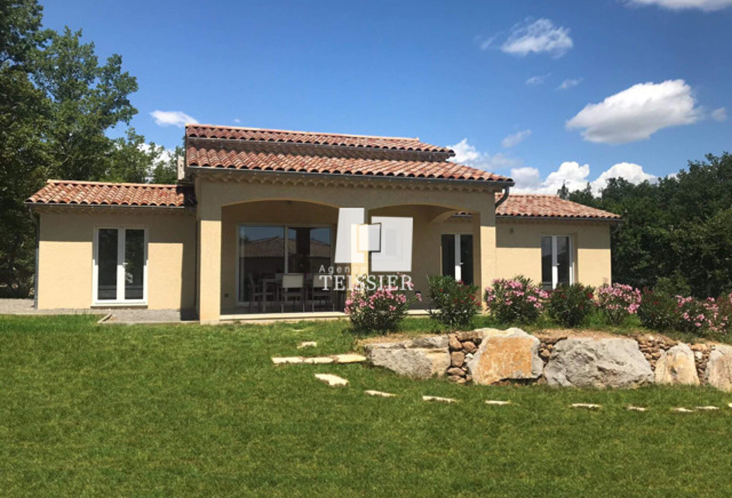 Villa — photo 1