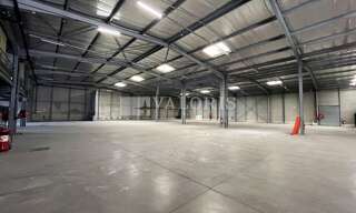 Commerce  2400 m² à louer à Aix-en-Provence (13290)