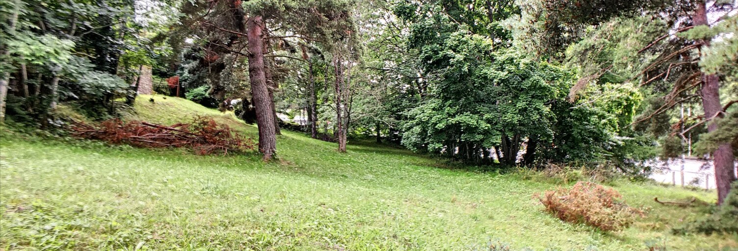 Terrain  2028 m² à vendre à Besse-et-Saint-Anastaise (63610)