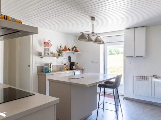 Maison en pierre de 5 pièces principales — photo du bien
