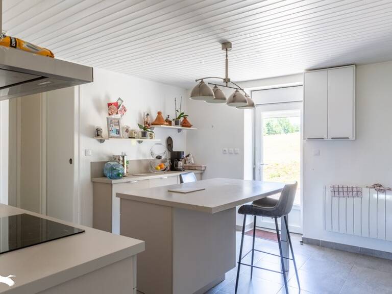 Maison en pierre de 5 pièces principales — photo 1