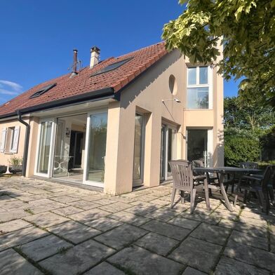 Maison 8 pièces 325500 €