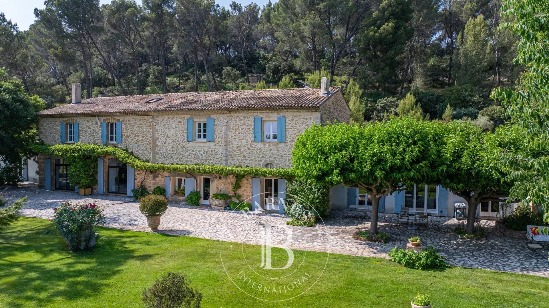 Villa / Maison  T9 à vendre Aix-en-Provence 13100