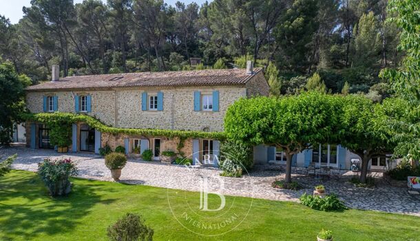 Villa / Maison 9 pièces  à vendre Aix-en-Provence 13100