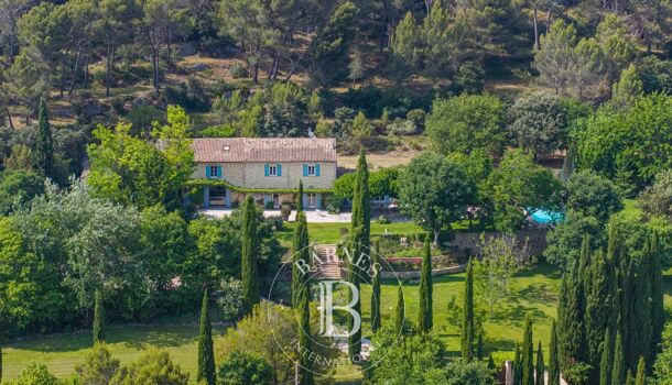 Villa / Maison 9 pièces  à vendre Aix-en-Provence 13100