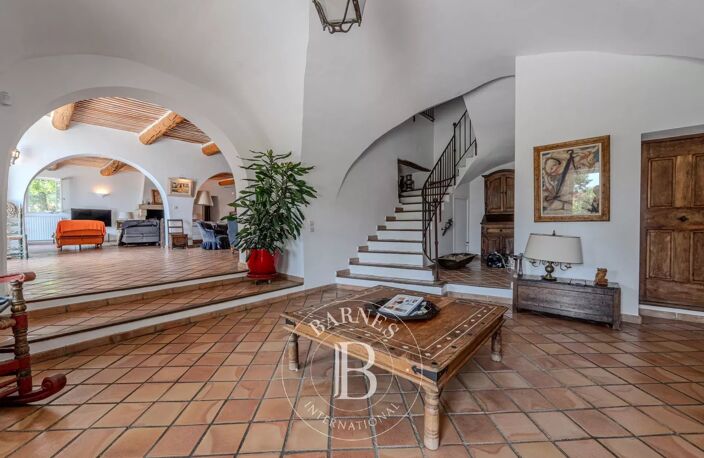 AIX-EN-PROVENCE- MAS 17EME SIECLE 500 M² - ANNEXE ET GARAGE 60 M — photo 3