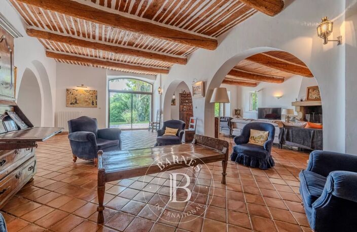 AIX-EN-PROVENCE- MAS 17EME SIECLE 500 M² - ANNEXE ET GARAGE 60 M — photo 4