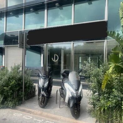 Commerce  3097500 €