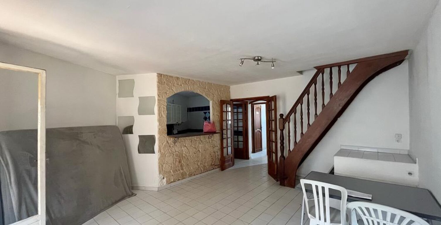 Maison avec deux appartements T3 à rénover — photo 1