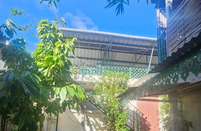 SAINT-DENIS - VENTE DE MAISON F6 + DEPENDANCE — photo 2