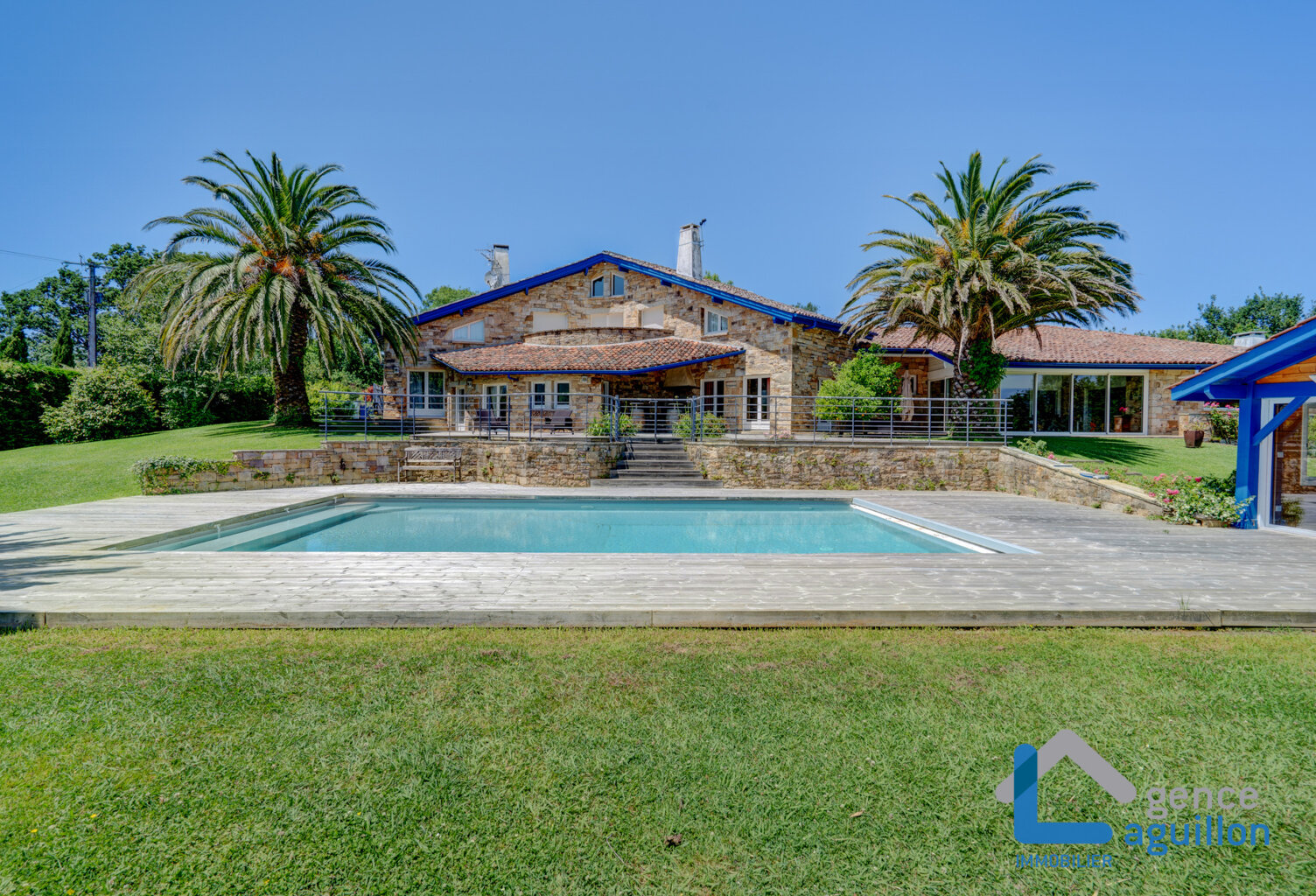 MAGNIFIQUE PROPRIETE COMPRENANT MAISON DE 350M2 ET SECONDE M — photo 1