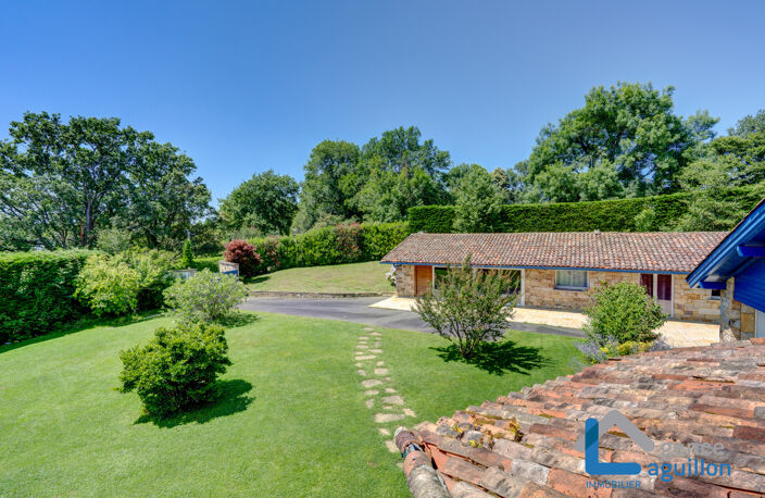 MAGNIFIQUE PROPRIETE COMPRENANT MAISON DE 350M2 ET SECONDE M — photo 4