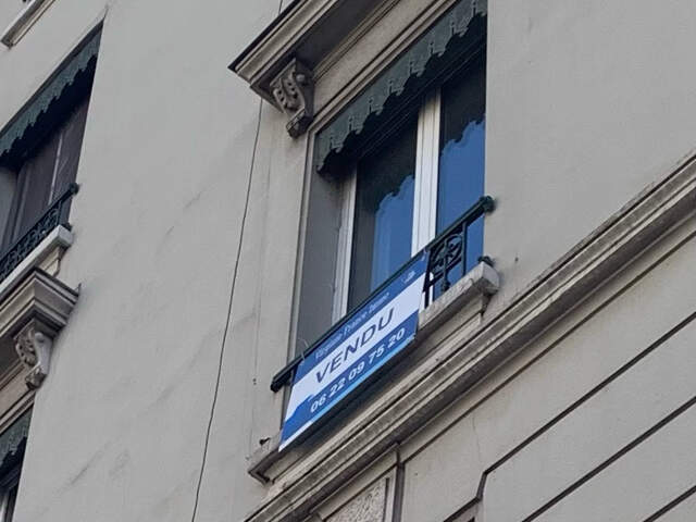 SOUS COMPROMIS - A vendre à Villeurbanne, à deux pas du métr — photo du bien