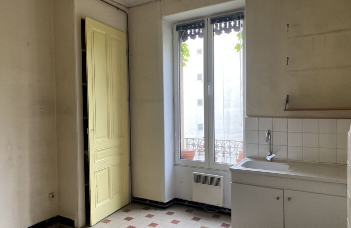 SOUS COMPROMIS - A vendre à Villeurbanne, à deux pas du métr — photo 4
