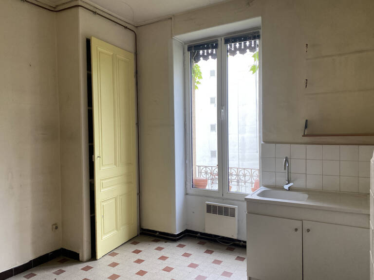 SOUS COMPROMIS - A vendre à Villeurbanne, à deux pas du métr — photo 1