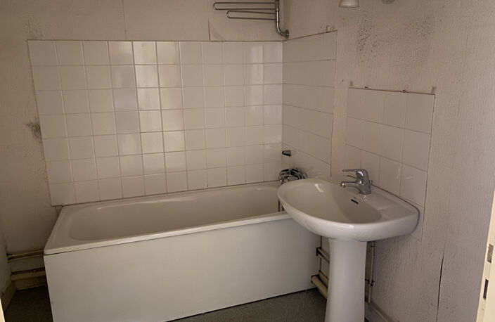 SOUS COMPROMIS - A vendre à Villeurbanne, à deux pas du métr — photo 5