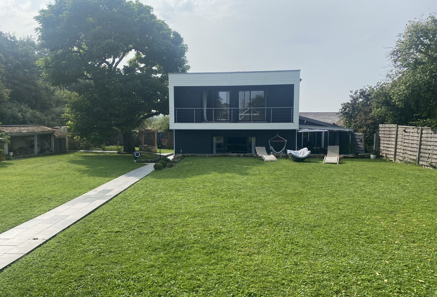 ? Maison contemporaine de 187 m² avec grand jardin  Fonte — photo 1