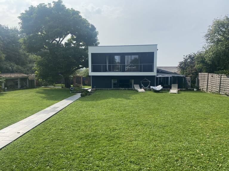 ? Maison contemporaine de 187 m² avec grand jardin  Fonte — photo 1