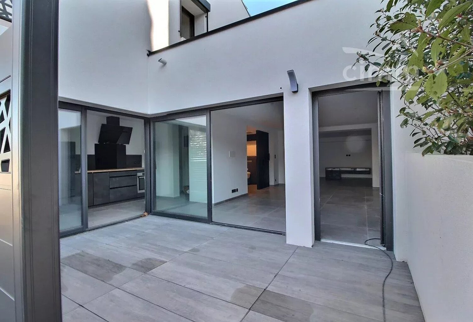 LOFT T2/T3 73 m² + terrasse + parking — photo 1