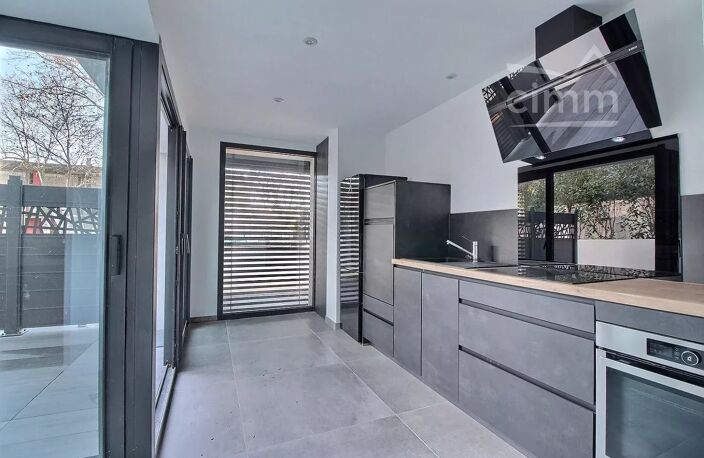 LOFT T2/T3 73 m² + terrasse + parking — photo 5