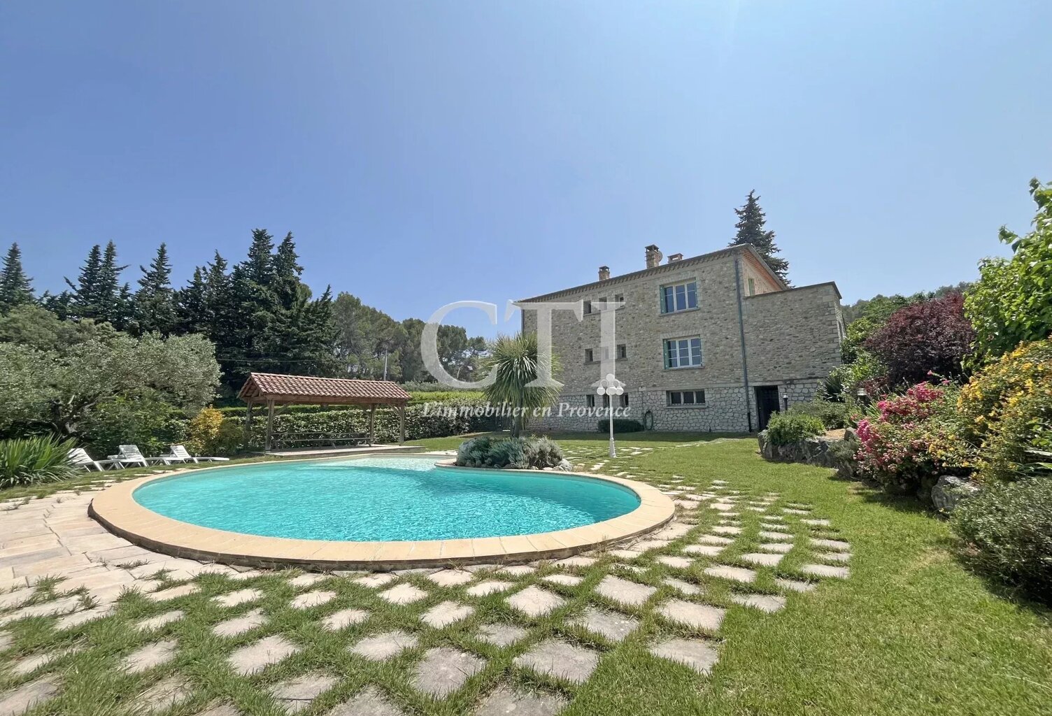 A vendre Maison en pierre de 190m² avec terrain de 970 m² et pis — photo 1