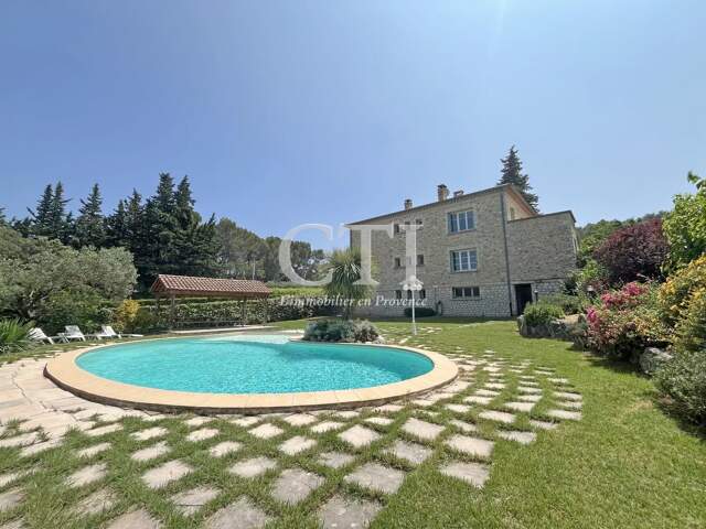 A vendre Maison en pierre de 190m² avec terrain de 970 m² et pis — photo du bien
