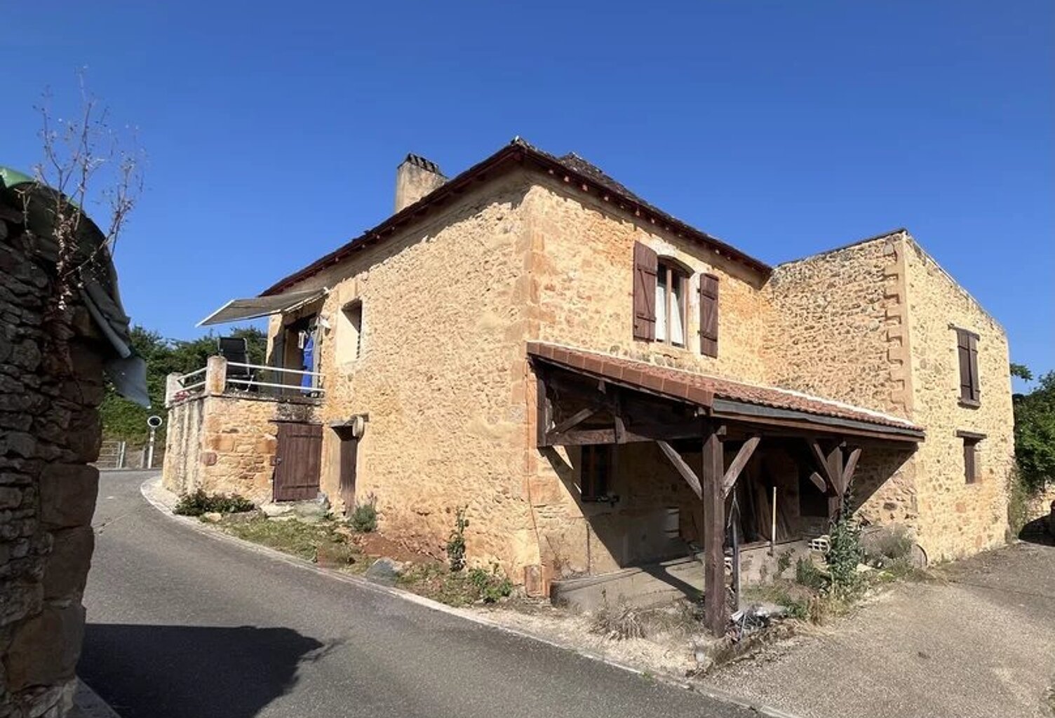 Maison de village en pierres avec jardin — photo 1