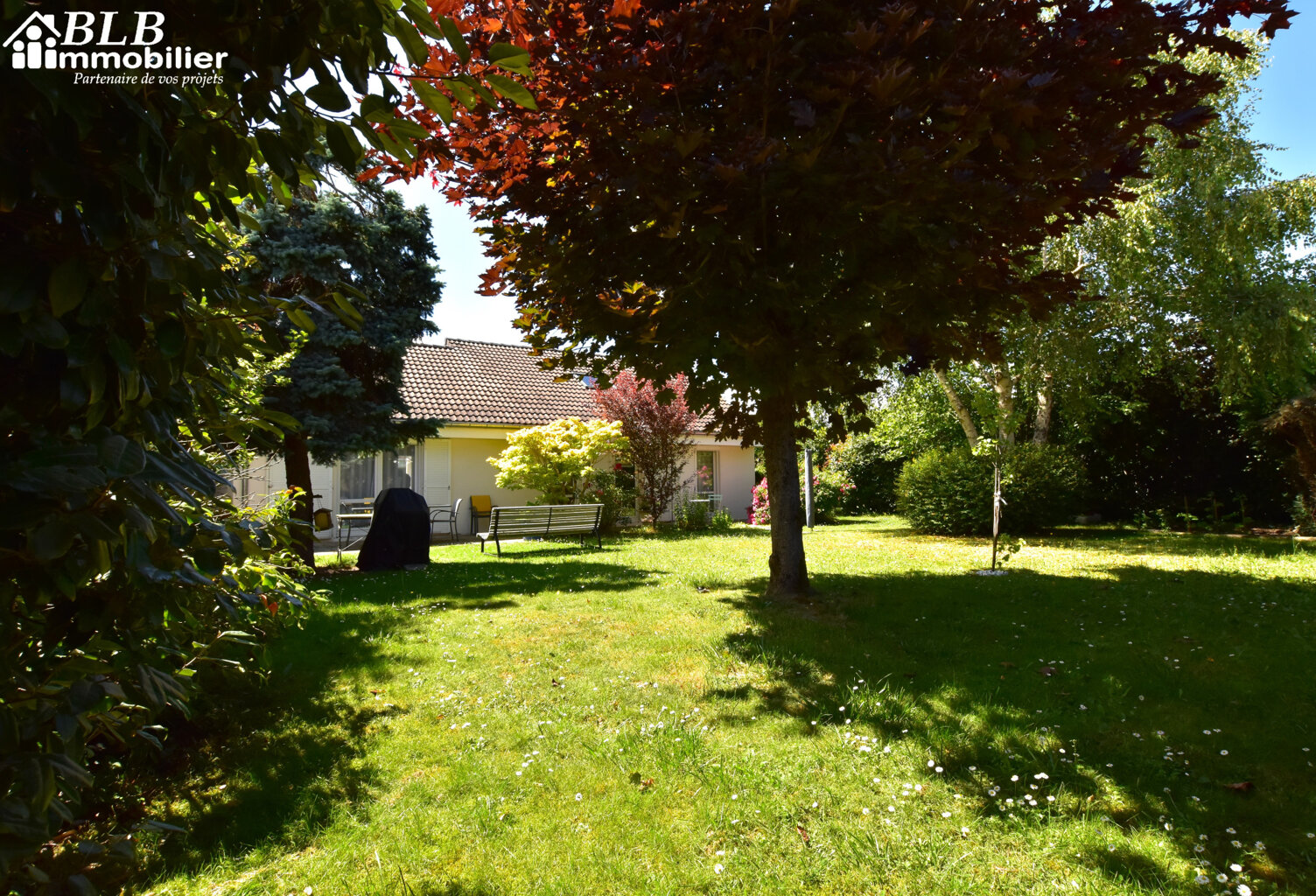 78690 LES ESSARTS LE ROI Belle maison de plain-pied avec les — photo 1