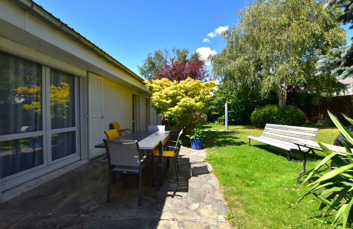 78690 LES ESSARTS LE ROI Belle maison de plain-pied avec les — photo 2