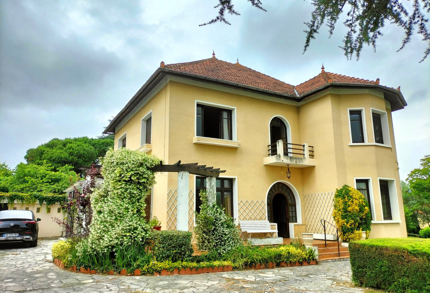 maison esprit manoir avec grand parc et piscine — photo 1