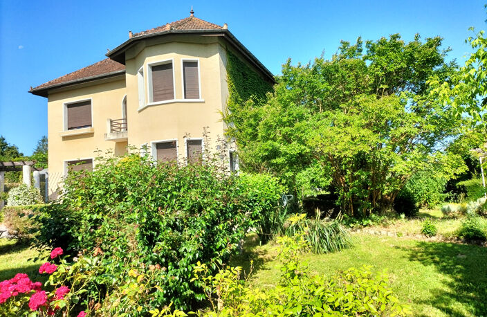 maison esprit manoir avec grand parc et piscine — photo 2