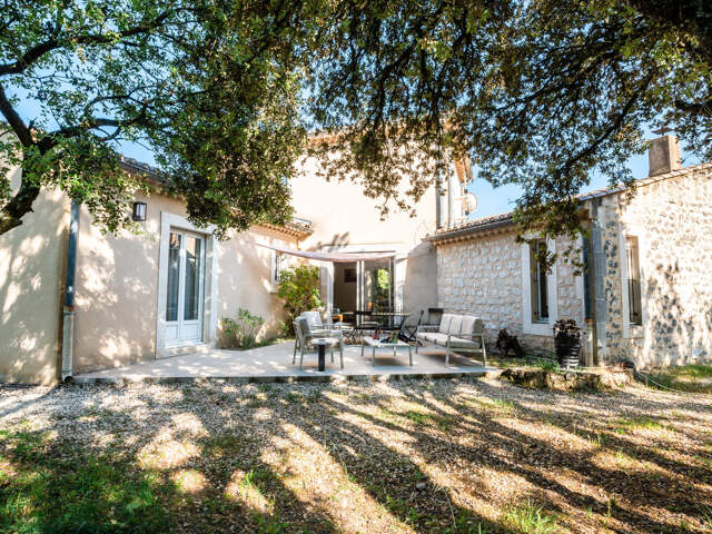 À proximité du village, Villa avec studio indépendant, piscine et belles prestations — photo du bien