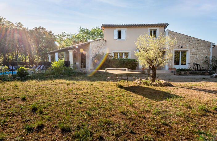 À proximité du village, Villa avec studio indépendant, piscine et belles prestations — photo 3