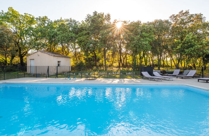 À proximité du village, Villa avec studio indépendant, piscine et belles prestations — photo 4
