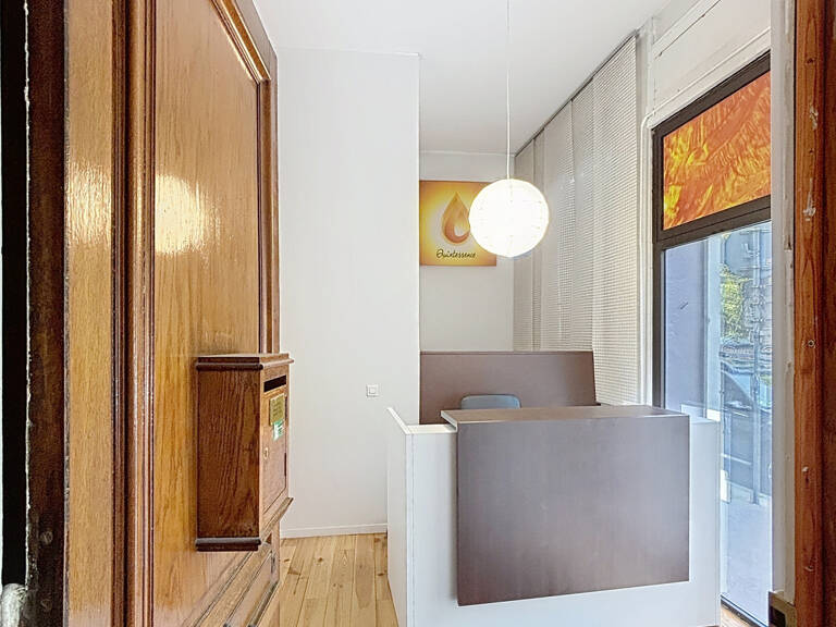 Local professionnel 90 M2 69003 LYON — photo 1