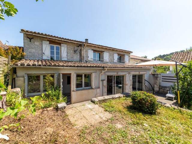 Maison de bourg de 7 pièces principales — photo du bien