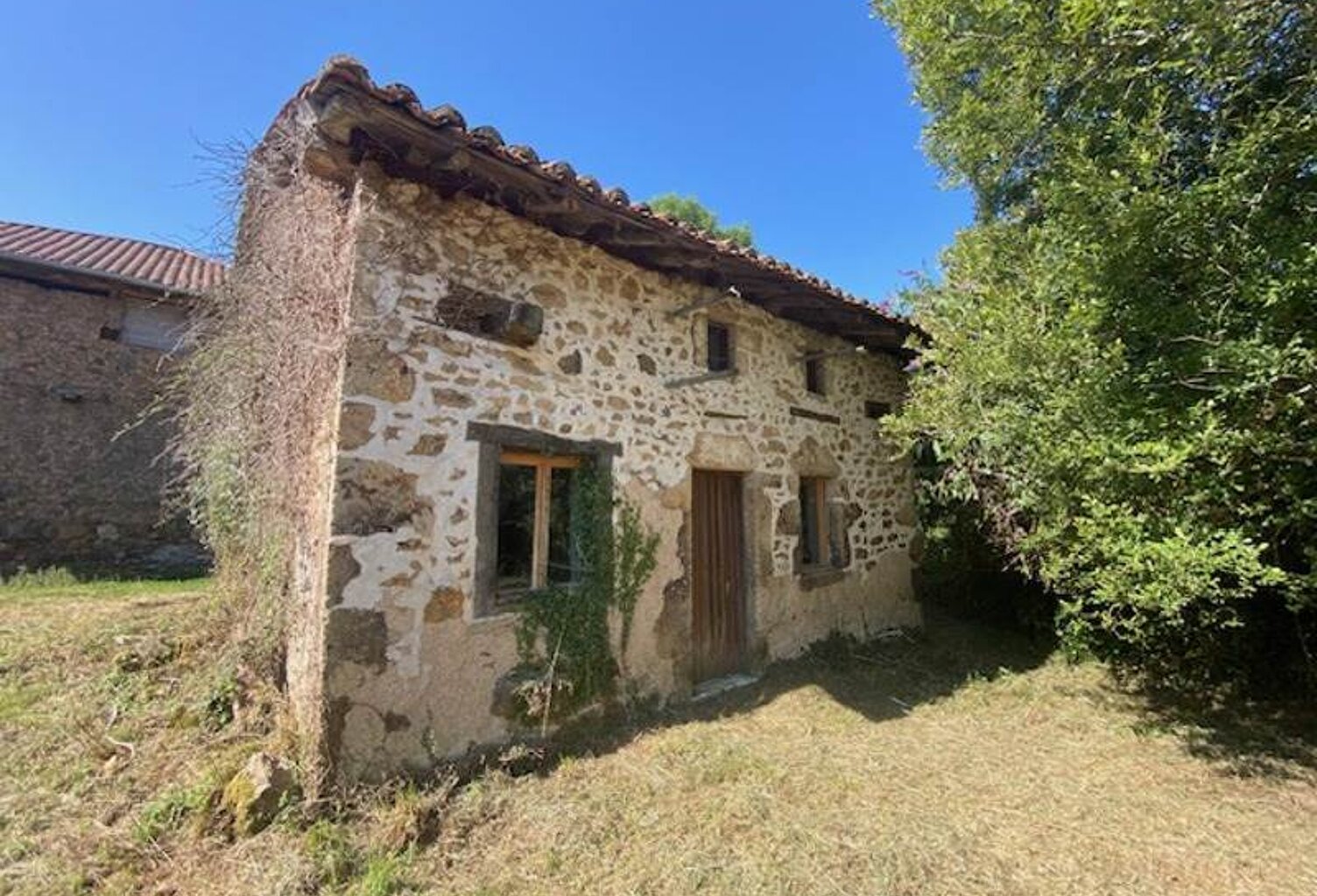 Maison en pierre de 3 pièces principales — photo 1