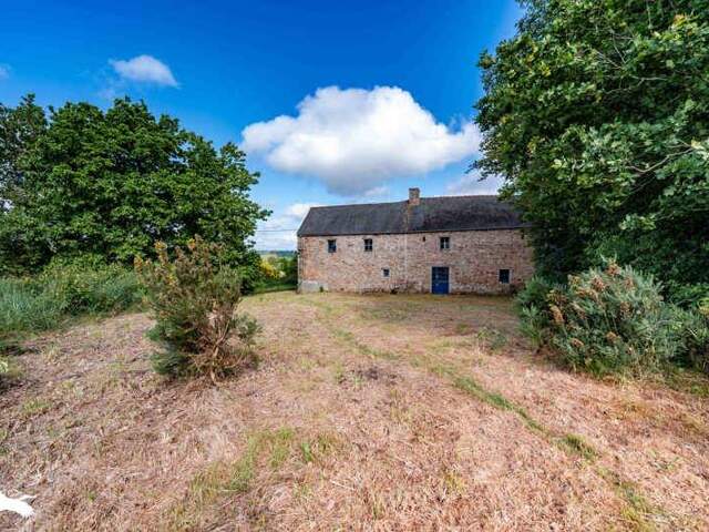 Maison en pierre de 7 pièces principales — photo du bien