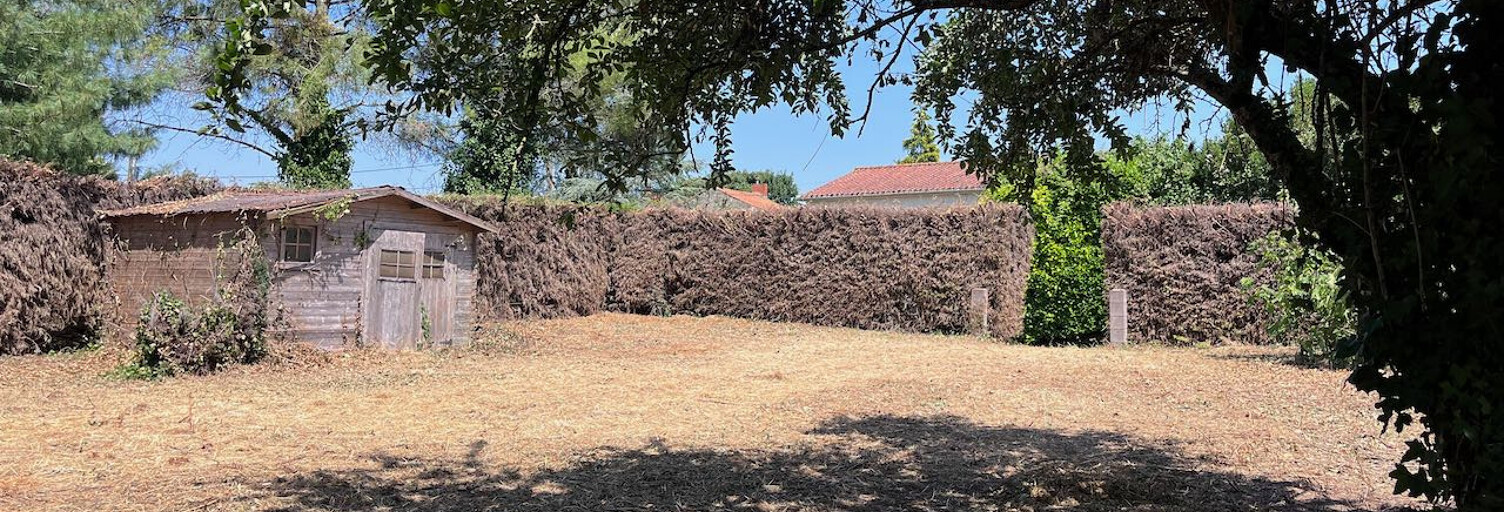 Terrain  797 m² à vendre à Saint-Étienne-de-Brillouet (85210)