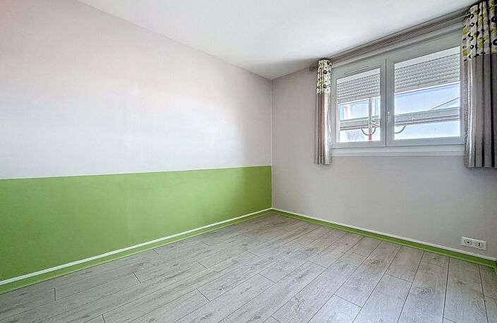 A VENDRE - APPARTEMENT avec BALCON proche place du commerce — photo 5
