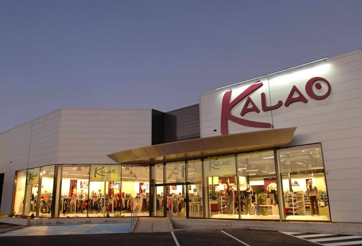 Cellule Commerciale de 1000 m² à Louer – Plain-Pied avec Accès Fonctionnels — photo 1