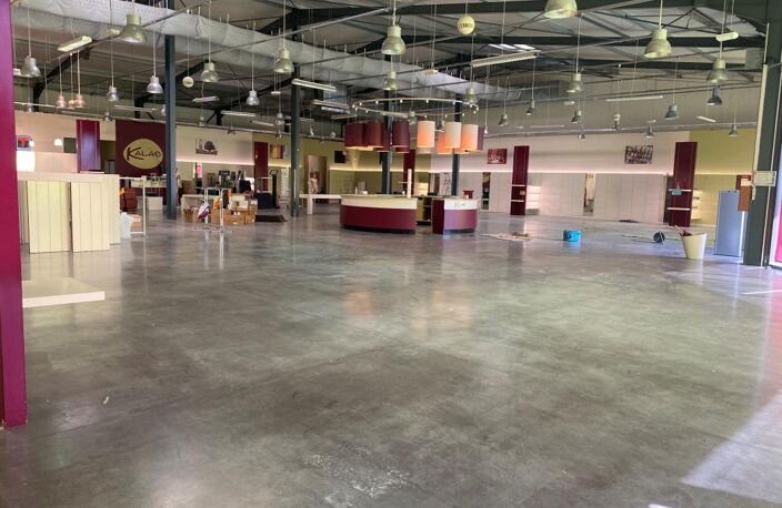 Cellule Commerciale de 1000 m² à Louer – Plain-Pied avec Accès Fonctionnels — photo 3