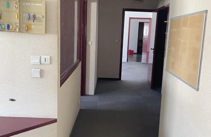 Bureaux à louer – Espace commercial Saint-Marc (face au bowling du Rouergue) — photo 4
