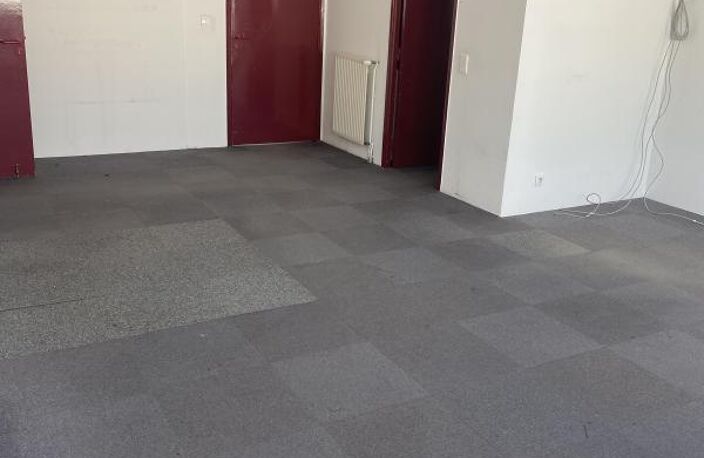 Bureaux à louer – Espace commercial Saint-Marc (face au bowling du Rouergue) — photo 5