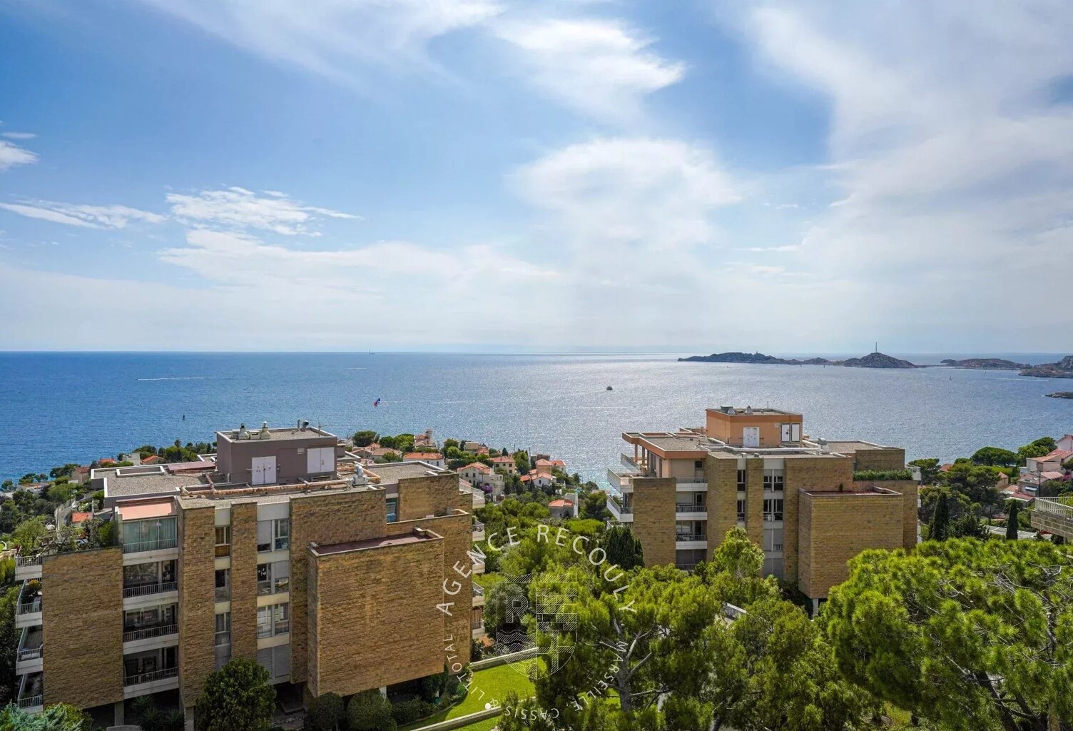 APPARTEMENT T4 AVEC TERRASSE ET VUE MER PANORAMIQUE  - CORNICHE — photo 1
