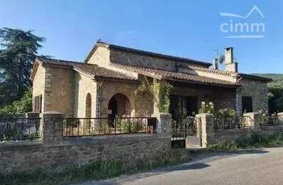 A vendre une grande maison en pierre avec jardin et garage — photo du bien