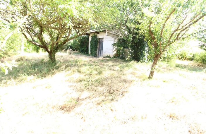 A vendre une grande maison en pierre avec jardin et garage — photo 2