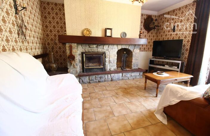 A vendre une grande maison en pierre avec jardin et garage — photo 5