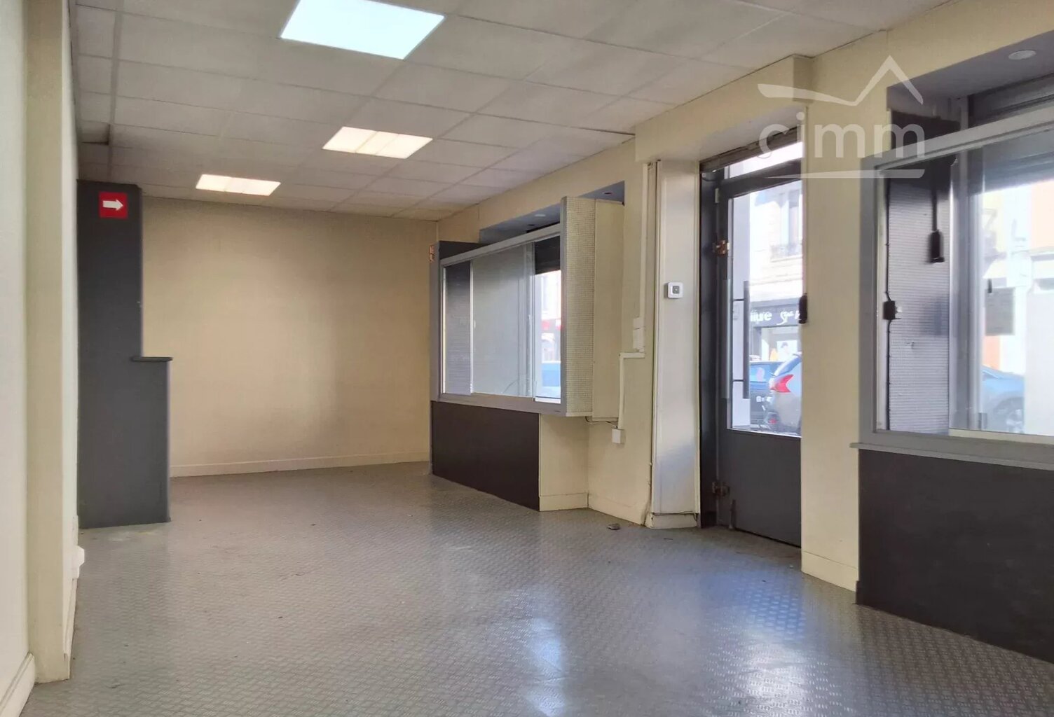 BUREAU/ LOCAL COMMERCIAL à LOUER à ST RAMBERT D'ALBON — photo 1