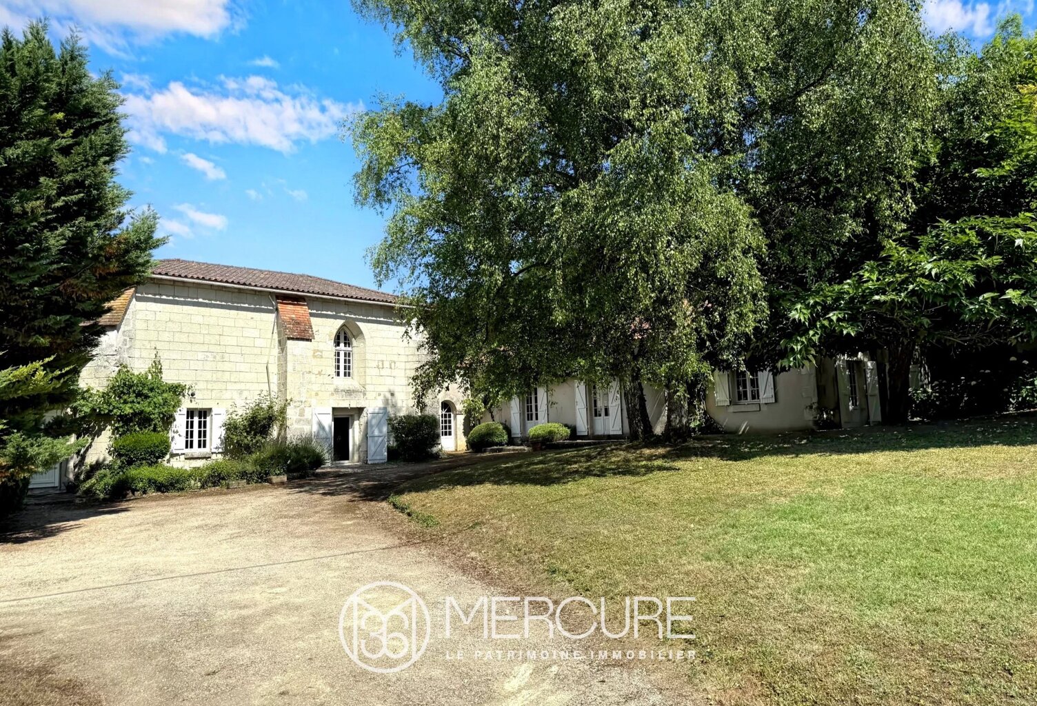 CHAPELLE XVe sur PARC avec PISCINE — photo 1